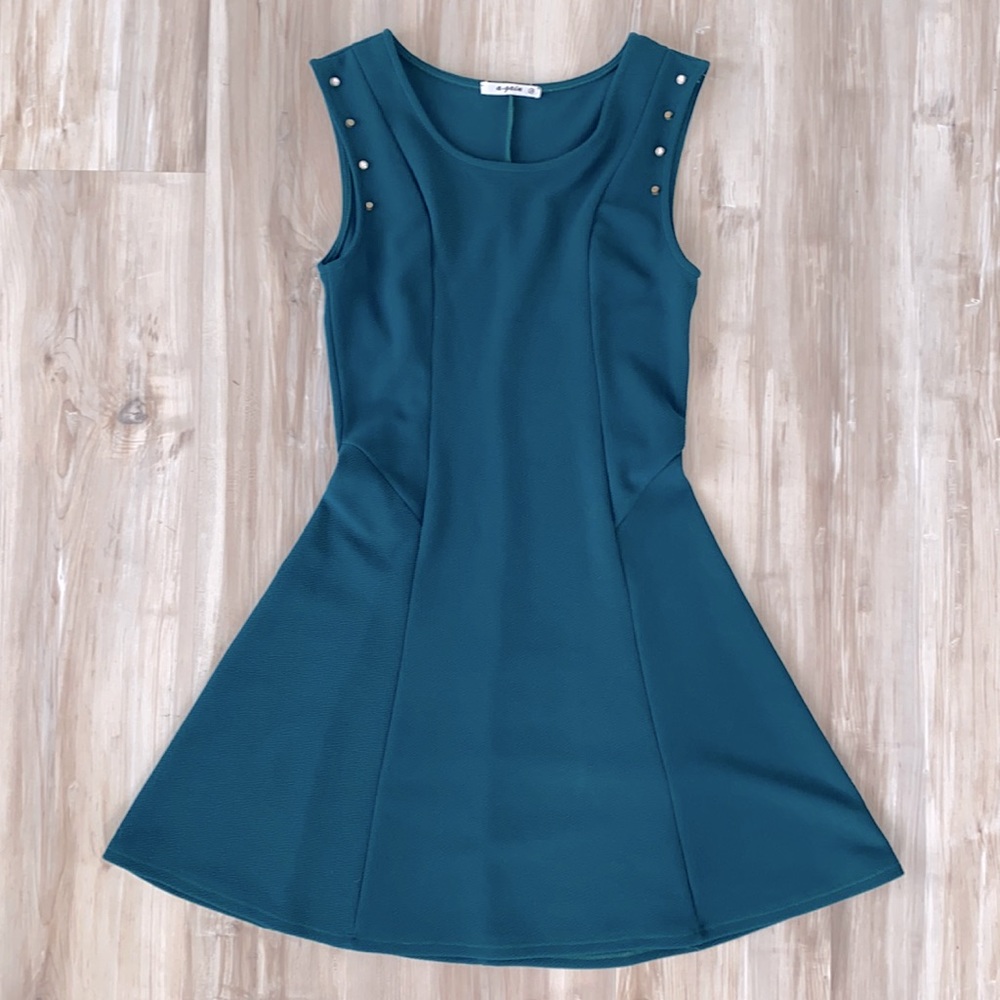 ❤️ Emerald Green Gold Studded Swing Dress NWOT